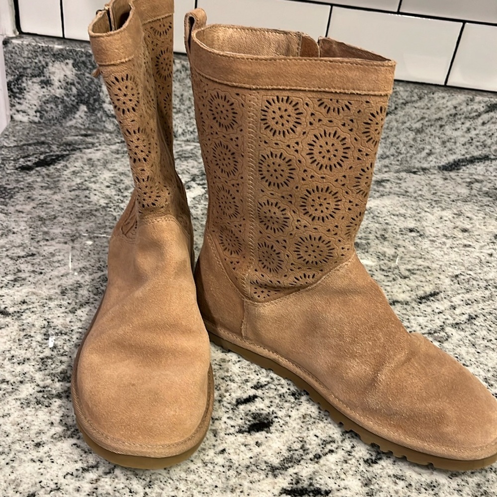 Ugg boots unlined size 8